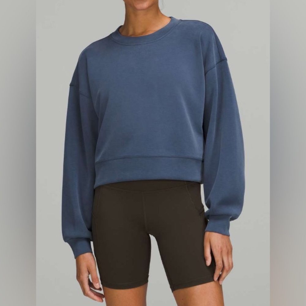 NWOT Lululemon Perfectly Oversized Cropped Crew *Softstreme
Mineral Blue